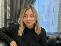 DanaBeck - female with brown hair webcam at LiveJasmin
