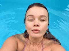 DanaJonsons - female with brown hair webcam at LiveJasmin