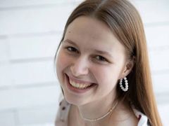 DanaMiklosh - female with brown hair webcam at LiveJasmin