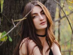 DaniaRaflin - female with brown hair webcam at LiveJasmin