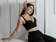 DanieHunt - female with brown hair webcam at LiveJasmin