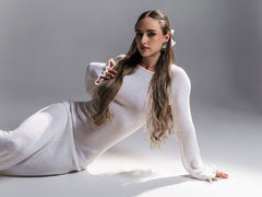 DanaBeth - female with brown hair webcam at LiveJasmin