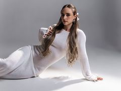 DanaBeth - female with brown hair webcam at LiveJasmin