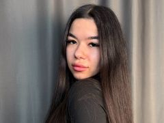 DaphneDakin - female with brown hair webcam at LiveJasmin