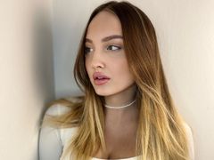 DarelFrere - blond female with  big tits webcam at LiveJasmin