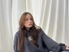 DareleneBanbury - female with brown hair webcam at LiveJasmin