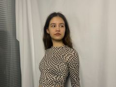 DarelleByron - female with brown hair webcam at LiveJasmin