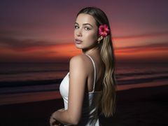 DariiaBella - blond female webcam at LiveJasmin