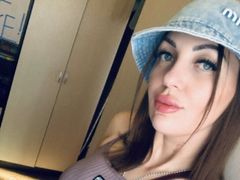DaryaBloom - female with brown hair webcam at LiveJasmin