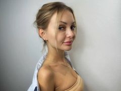 DarylAtcher - female with brown hair webcam at LiveJasmin