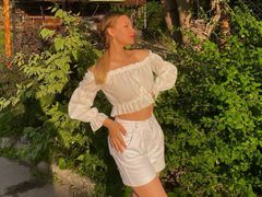 DaynaMiller - blond female with  big tits webcam at LiveJasmin