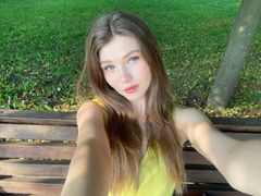 DeberaBreitung - female with brown hair webcam at LiveJasmin