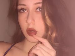 DeborahBise - female with brown hair webcam at LiveJasmin