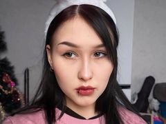 DeeKlingensmith - female with brown hair webcam at LiveJasmin