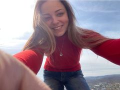 DeeLorrie from xLoveCam