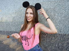 DelanaNice - female with brown hair webcam at ImLive