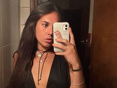 DelfiVarez from LiveJasmin