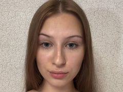 DeneseAbramson - female with brown hair webcam at LiveJasmin