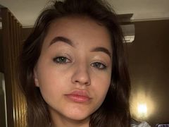 DenisseSkutnik - female with red hair webcam at LiveJasmin