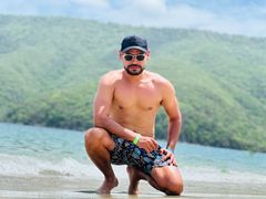 DerryBigger - male webcam at LiveJasmin