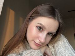 DesiraeBalley - female with brown hair webcam at LiveJasmin