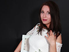 DesperateSexy - female with brown hair webcam at LiveJasmin