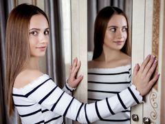 DeviaTeller - female with brown hair webcam at LiveJasmin