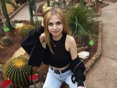 DiDavis - blond female webcam at LiveJasmin