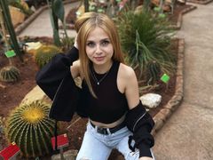 DiDavis - blond female webcam at LiveJasmin