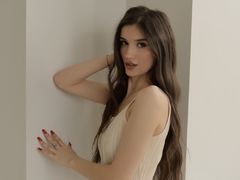 Diana_Ross - female with brown hair and  small tits webcam at ImLive