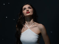 Diana_Ross - female with brown hair and  small tits webcam at ImLive