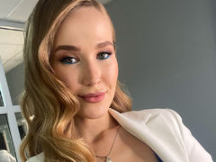 DianeSherman - blond female with  big tits webcam at LiveJasmin