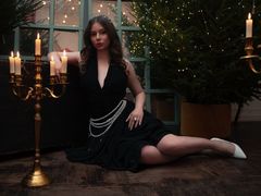 DianaVert - female with brown hair webcam at LiveJasmin