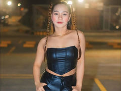 DiaraNawa - female with black hair webcam at LiveJasmin