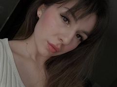 DinRose - female with brown hair webcam at LiveJasmin