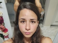 DinaCaguimbal from LiveJasmin