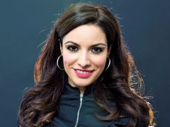 DJaneQueen - female with brown hair webcam at LiveJasmin