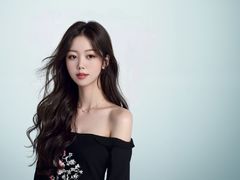 DoraHill - female with black hair and  big tits webcam at LiveJasmin