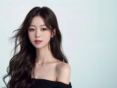 DoraHill - female with black hair and  big tits webcam at LiveJasmin