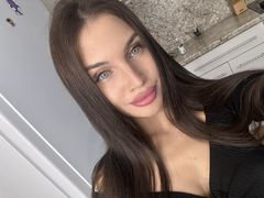 SilverBeese - female with brown hair and  big tits webcam at LiveJasmin