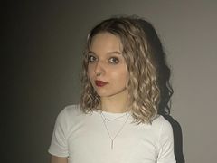 DorettaFountain - female with brown hair webcam at LiveJasmin