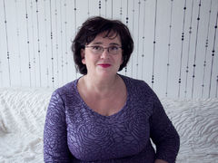 DorisMature - female with brown hair and  big tits webcam at ImLive