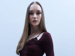 DorothyRoutzen - female with brown hair webcam at LiveJasmin