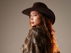 DuaReed - female with brown hair webcam at LiveJasmin