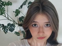 EadlinCoke - female with brown hair webcam at LiveJasmin