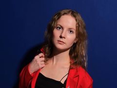 EarlieEmeru - female with brown hair webcam at LiveJasmin