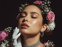 EasterHysom - female with brown hair and  big tits webcam at LiveJasmin