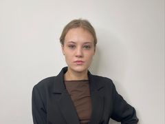 EddaAngelilli - female with brown hair webcam at LiveJasmin