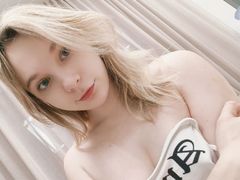 EditaCornett - female with brown hair webcam at LiveJasmin