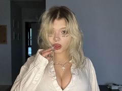 Eishett - blond female with  big tits webcam at LiveJasmin